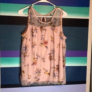 Pink and white floral no boundaries tank top.